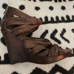 Kenneth Cole leather brown sandals